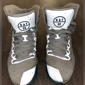 Nike Carl Anthony towns shoes